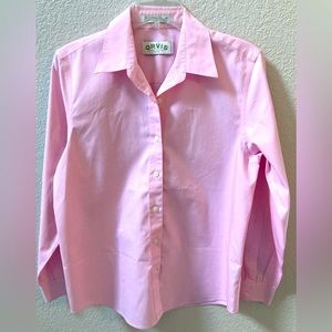 Orvis always brings a crisp fantastic look to a blouse!  100% cotton size 6 pink